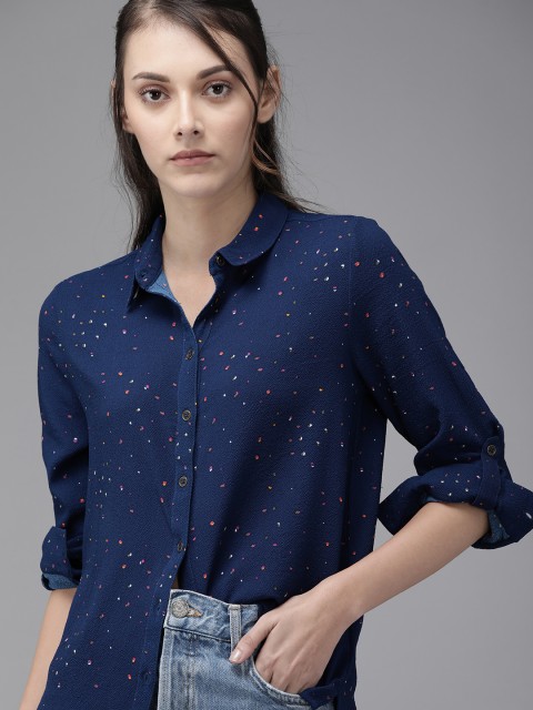 

The Roadster Lifestyle Co Women Navy Blue & Red Regular Fit Printed Casual Shirt