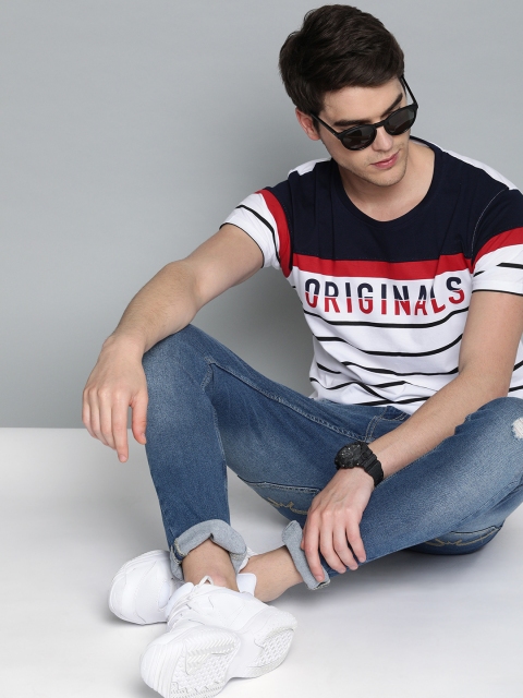 

HERE&NOW Men White & Black Striped Round Neck T-shirt