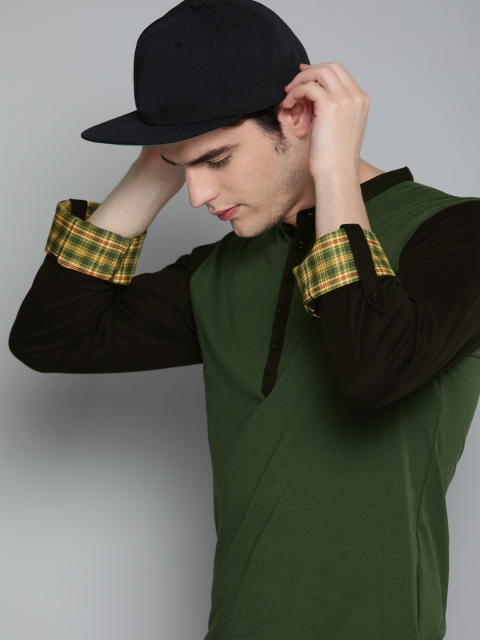 

HERE&NOW Men Olive Green Solid Henley Neck T-shirt With Contrast Sleeves