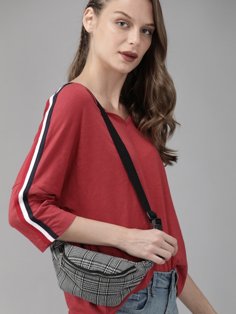 

Roadster Women Red Solid Round Neck T-shirt