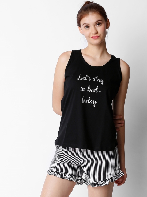 

I like me Women Black & White Printed Night Suit