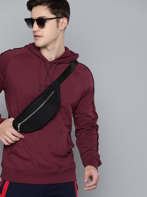 

SINGLE Men Burgundy Solid Hooded Sweatshirt