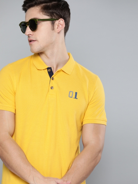 

SINGLE Men Yellow Solid Polo Collar T-shirt