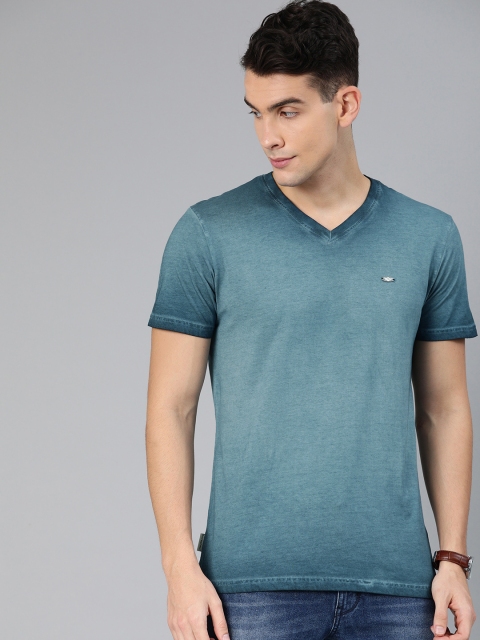 

Metronaut Men Blue Dyed V-Neck T-shirt