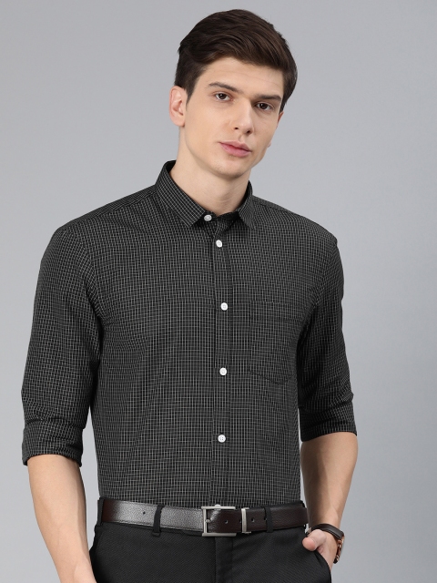 

Metronaut Men Black & White Regular Fit Checked Formal Shirt