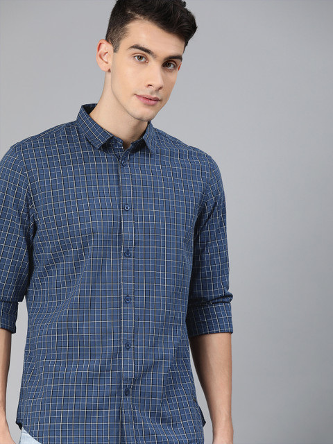 

Metronaut Men Blue & White Regular Fit Checked Casual Shirt