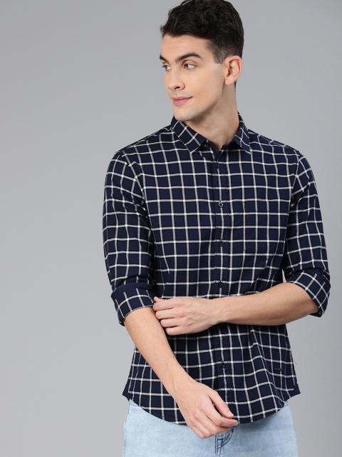 

Metronaut Men Navy Blue & White Regular Fit Checked Casual Shirt