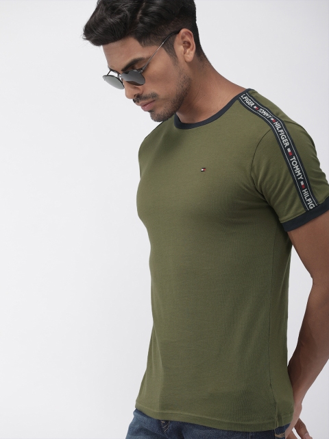 

Tommy Hilfiger Men Olive Green Solid Round Neck T-shirt