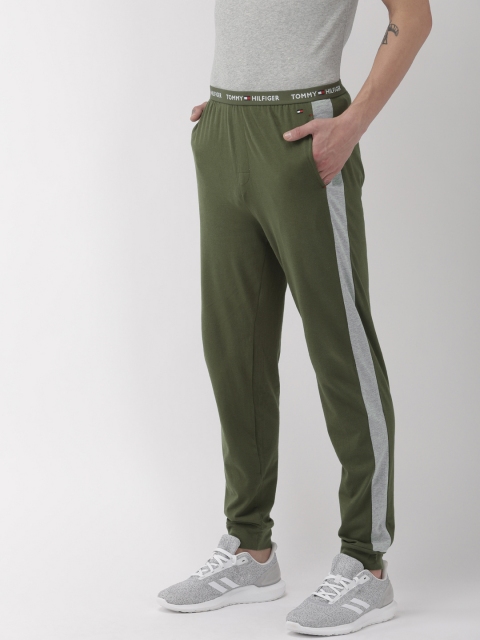 

Tommy Hilfiger Men Olive Solid Straight Fit Joggers