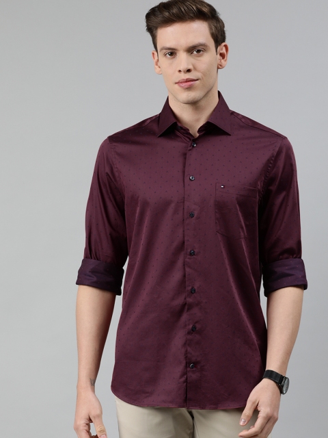 

Tommy Hilfiger Men Burgundy & Navy Blue Regular Fit Printed Casual Shirt