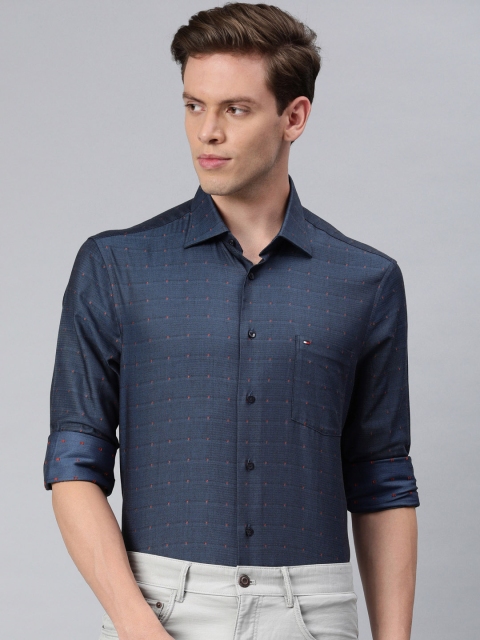 

Tommy Hilfiger Men Blue & Red Regular Fit Printed Casual Shirt