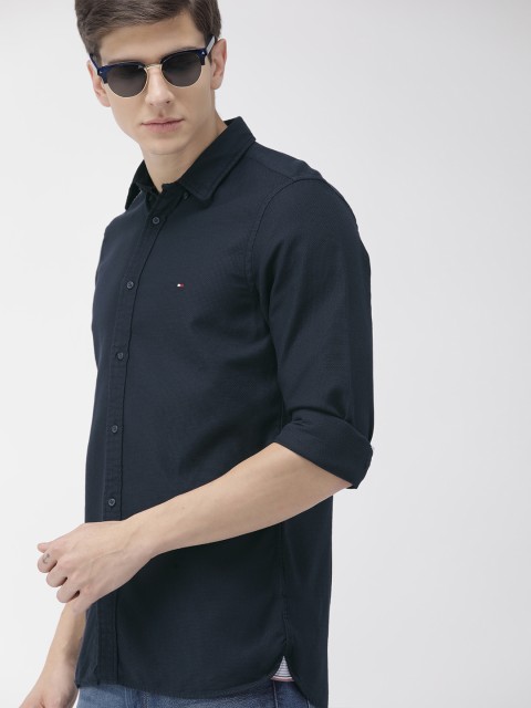 

Tommy Hilfiger Men Navy Blue Slim Fit Textured Classic Dobby Casual Shirt