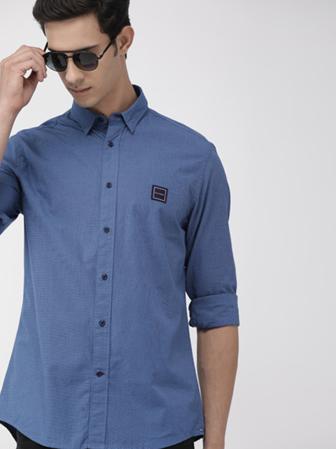

Tommy Hilfiger Men Navy Blue & Black Regular Fit Checked Casual Shirt