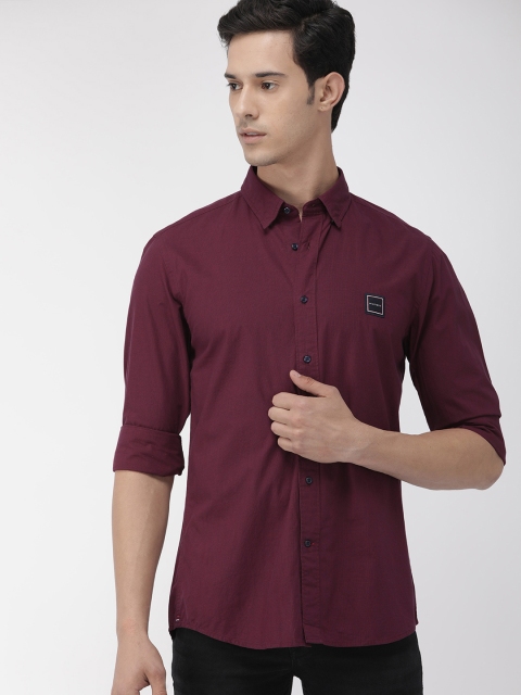 

Tommy Hilfiger Men Maroon & Black Regular Fit Checked Casual Shirt