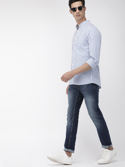 

Tommy Hilfiger Men Blue & White Regular Fit Striped Casual Shirt