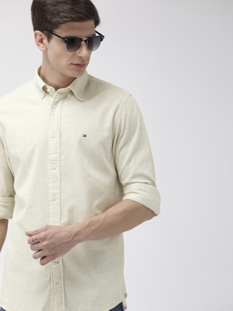 

Tommy Hilfiger Men Off-White Regular Fit Solid Casual Corduroy Shirt