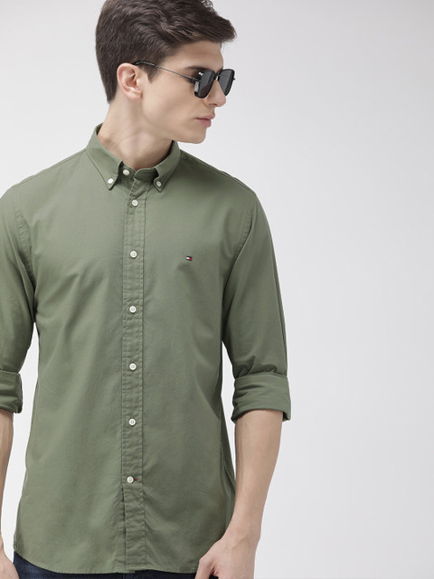 

Tommy Hilfiger Men Olive Green Regular Fit Solid Casual Shirt