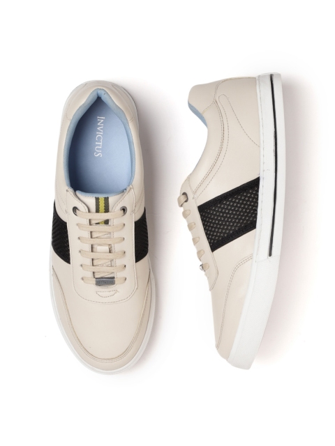 

INVICTUS Men Beige & Black Solid Sneakers