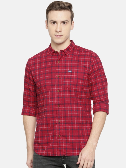 

Wrangler Men Red & Navy Blue Regular Fit Checked Casual Shirt