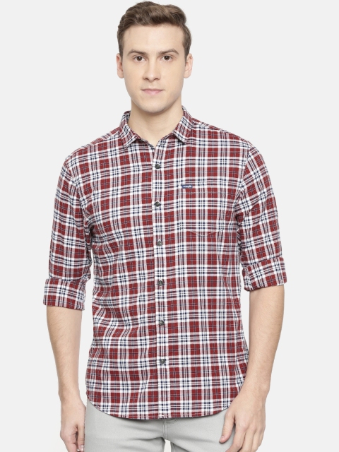 

Wrangler Men Red & White Regular Fit Checked Casual Shirt