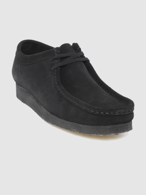 

Clarks Men Black Solid Suede Finish Sneakers