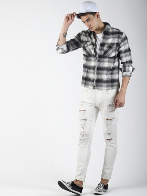 

Blue Saint Men White & Black Slim Fit Checked Casual Shirt