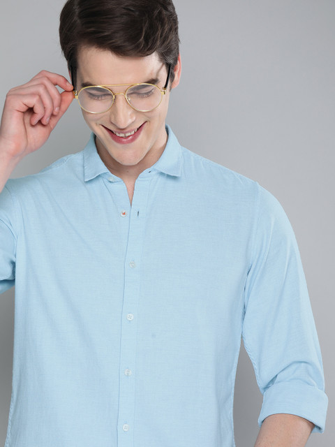 

Mast & Harbour Men Blue Solid Casual Shirt
