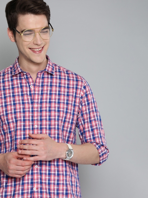 

Mast & Harbour Men Pink & Navy Blue Regular Fit Checked Casual Shirt
