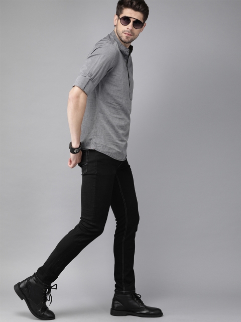 

The Roadster Lifestyle Co Men Grey Regular Fit Solid Casual Shirt