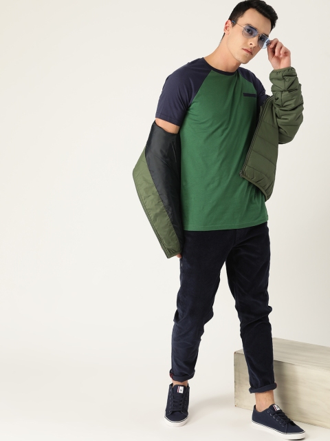 

United Colors of Benetton Men Green Solid Round Neck T-shirt