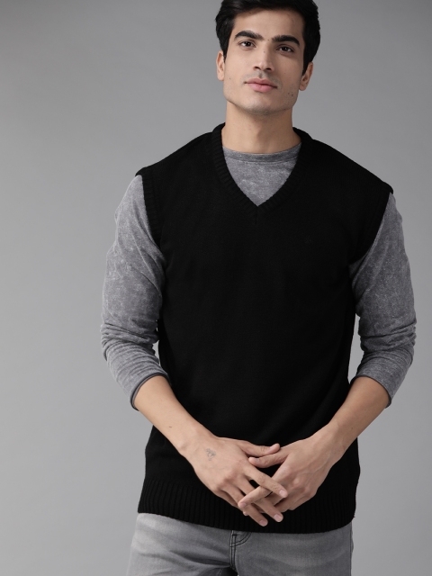

Roadster Men Black Solid Sweater Vest
