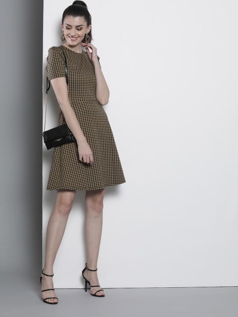 

DOROTHY PERKINS Women Beige & Black Houndstooth Self Design Fit and Flare Dress
