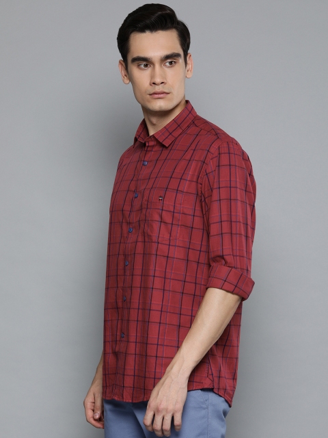 

Louis Philippe Sport Men Maroon & Black Slim Fit Checked Casual Shirt