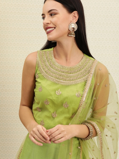 

House of Pataudi Women Green Embroidered Crop Top with Skirt & Dupatta