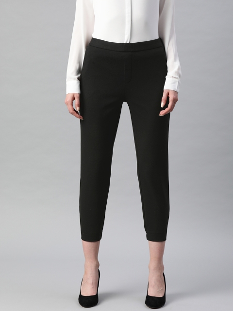 

Van Heusen Woman Black Regular Fit Solid Cropped Joggers