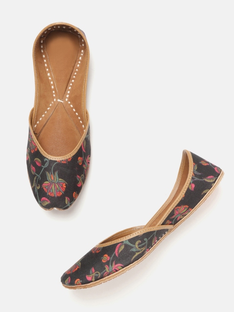 

Anouk Women Black & Pink Printed Mojaris