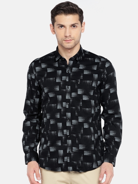 

Turtle Men Black & White Slim Fit Printed Casual Shirt