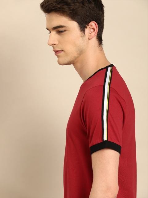 

ether Men Red Solid Round Neck T-shirt With Applique Detailing