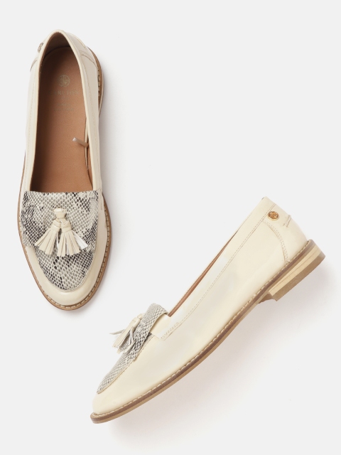 

Carlton London Women Beige & Grey Snakeskin Textured Tasselled Loafers