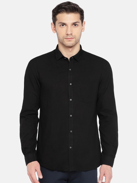 

Turtle Men Black Relaxed Slim Fit Solid Casual Shirt