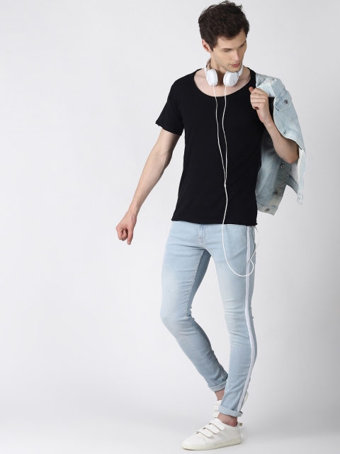 

Blue Saint Men Black Solid Scoop Neck T-shirt