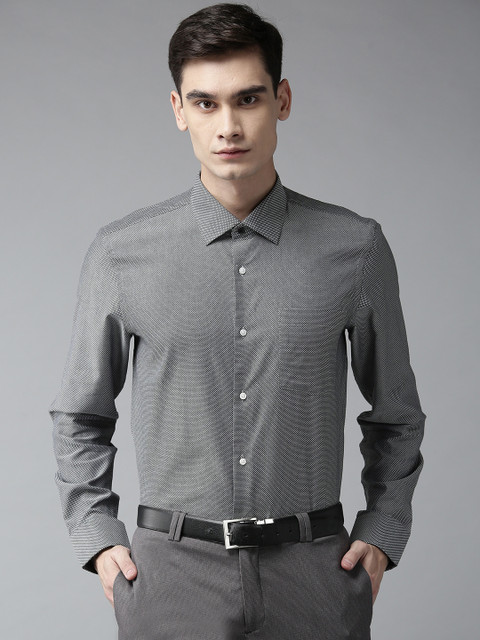 

Blackberrys Men Black & Off-White Slim Fit Self Design Formal Shirt