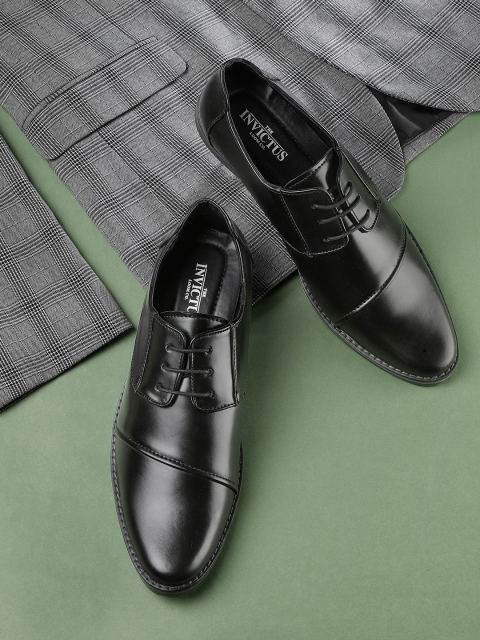 

INVICTUS Men Black Solid Formal Derbys