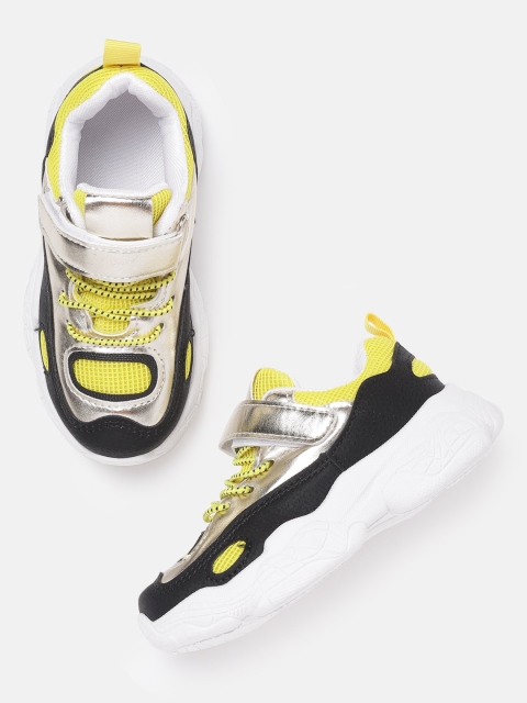 

Hoppipola Kids Black & Yellow Colourblocked Sneakers