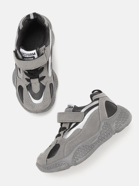 

Hoppipola Unisex Charcoal Grey & Black Colourblocked Sneakers