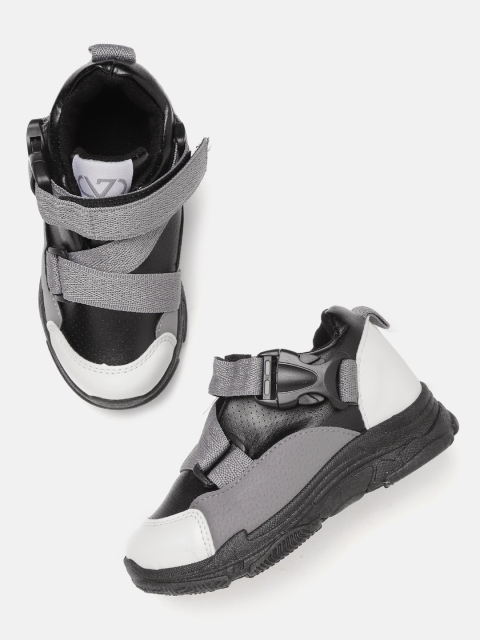 

Hoppipola Unisex Black & Charcoal Grey Colourblocked Sneakers