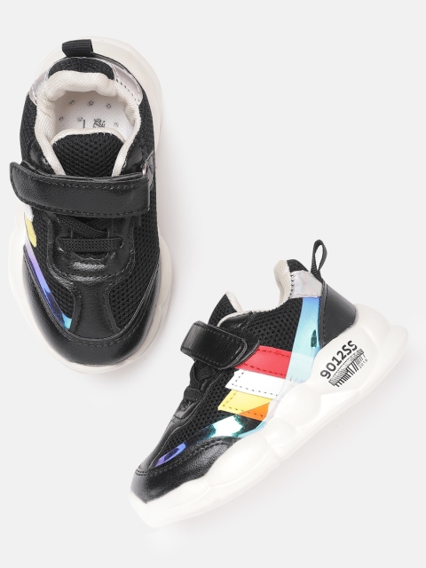 

Hoppipola Kids Black Solid Sneakers