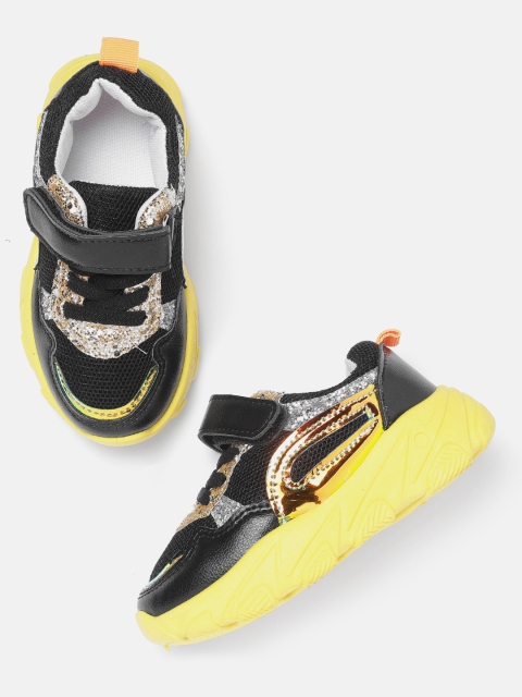 

Hoppipola Kids Black & Gold-Toned Glitter Detail Sneakers