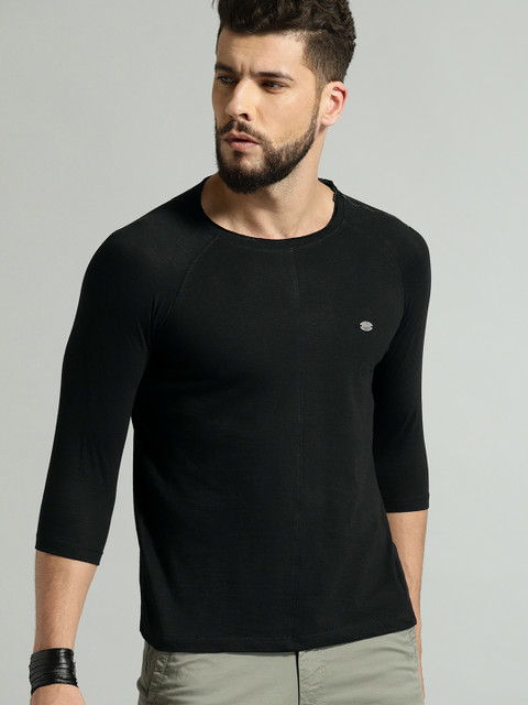 

Roadster Men Black Solid Round Neck T-shirt