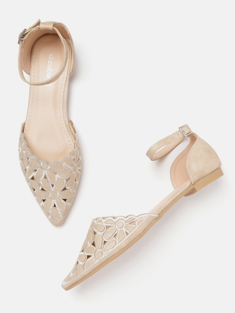 

DressBerry Women Beige Floral Embroidered Flats